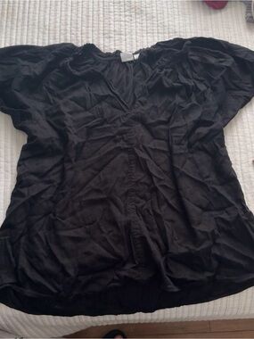 GAP Black Women's V-Neck flowy blouse